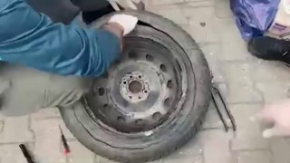 Stepne lastiğini yarıp içerisine uyuşturucu saklamışlar