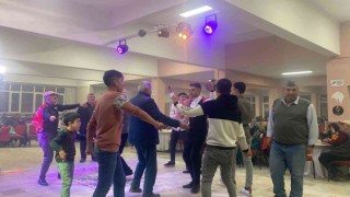 Şuhutta kınalı kuzular asker gecesinde moral depoladı