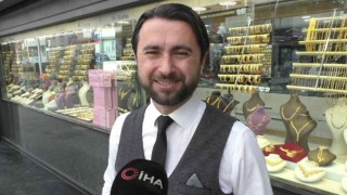 Sultangazide atmaca, yakaladığı serçe ile kuyumcuya daldı: O anlar kamerada