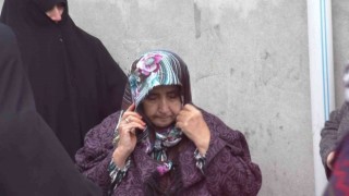 Sultangazide korkutan yangın: Yaşlı kadın dumandan etkilendi