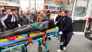 Sultangazide otomobille çarpışan motosikletli kurye yaralandı