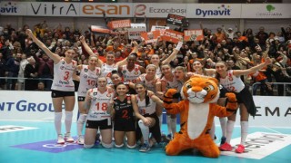 Sultanlar Ligi: Eczacıbaşı Dynavit: 3 - Fenerbahçe Opet: 0