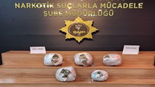 Şüpheli araçta 9 kilo 900 gram uyuşturucu ele geçirildi