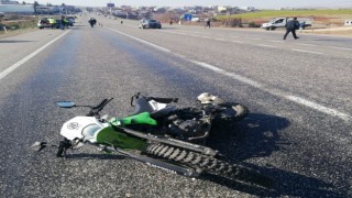 Sürücü ve motosiklet metrelerce havaya fırladı: 1 ağır yaralı