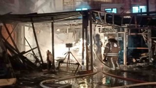 Talatpaşa Mahallesinde çıkan yangında tamirci dükkanı küle döndü