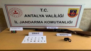 Tarihi eser kaçakçılığı operasyonunda 17 sikke ele geçirildi