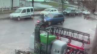 Tekirdağda moto kurye ile otomobilin kafa kafaya çarpıştı