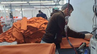 Tekstil fabrikası gençlere ekmek kapısı oldu