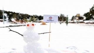 Teleferik beyaza büründü, kayak merkezinde kar kalınlığı 1 metreyi aştı