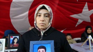Terör mağduru aileler, bin 226 gündür HDPnin kapısında evlatlarını istiyor