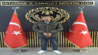 Terör örgütü PKKnın elebaşı Öcalanın pankartını asan 2 şüpheli yakalandı
