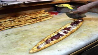 Tescilli Terme pidesi hem göze hem de mideye hitap ediyor