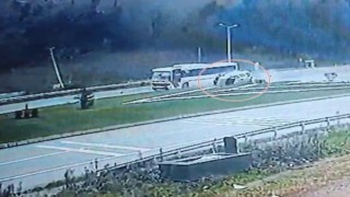 Test sürüşüne çıkan otobüs ile hafif ticari araç çarpıştı: 1 ölü, 1 yaralı