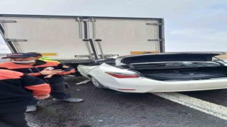 Tıra arkadan çarpan otomobil sürücüsü hayatını kaybetti