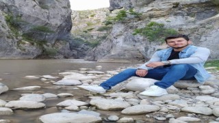 Tıra arkadan çarpan otomobilin sürücüsü uzman çavuş yaşamını yitirdi