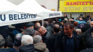 Tonlarca hamsi kapış kapış dağıtıldı