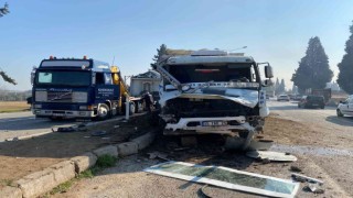 Torbalıda feci kaza: 2 ağır yaralı
