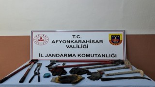Tren yolunda ellerinde demir kesme makaslarıyla yakalandılar