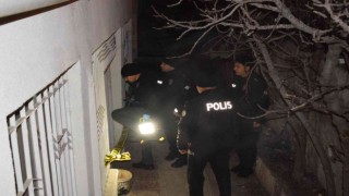 Tüfekle oynarken kendini yaraladı