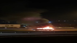 Tuzla TEMde otomobil alev alev yandı