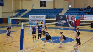 TVF Kadınlar 2. Ligi temsilcisi Bilecik Belediye Spor Kadın Voleybol Takımı evinde set alamadı