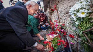 Uğur Mumcu ölümünün 30. yılında evinin önünde anıldı