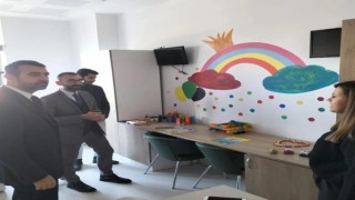 Üniversiteli gençler hasta çocuklar için eğlence odası hazırladı