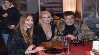 Ünlü isimler güzellik merkezi açılışında bir araya geldi