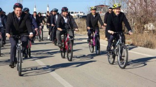 Uşak protokolü farkındalık için bisiklet sürdü