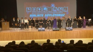 Usta sanatçılar ve öğrenciler sahnede düet yaptı