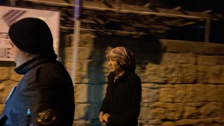 Uzaklaştırması bulunan şahıs eşi ve çocuğu içeride olduğu sırada evini ateşe verdi