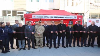 Vali Akbıyıktan ceza infaz kurumuna kitap bağışı