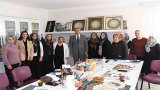 Vali Çuhadar, el emeği göz nuru ürünleri inceledi