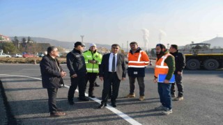 Vali Gürel yapımı devam eden yol çalışmalarını yerinde inceledi