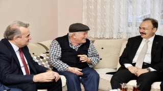 Vali Kızılkaya şehit ailesini ziyaret etti
