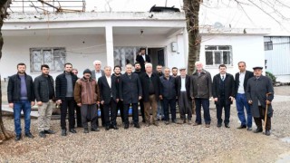 Vali Mahmut Çuhadar, köylülerin sorunlarını dinliyor