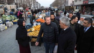 Vali Makas, Salı pazarını gezdi