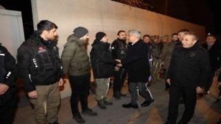 Vali Makas yeni yıl akşamı görev yapan personelleri ziyaret etti