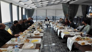Vali Öksüz, gazetecilerle bir araya geldi