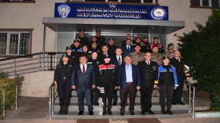 Vali yazıcı, 2022nin son saatlerinde görevi başındaki güvenlik güçlerini ziyaret etti