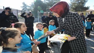 Vali Yiğitbaşından kitap okuma alışkanlığına destek