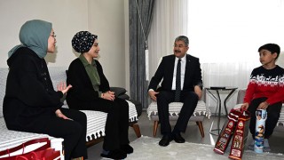 Vali Yılmaz ev ziyaretlerini sürdürüyor