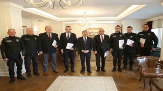 Validen polislere başarı belgesi