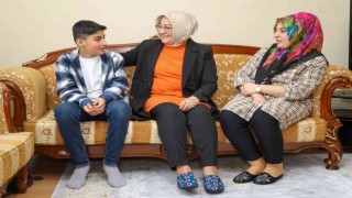 Van Büyükşehir Belediyesi 300 diyabetli çocuğa cihaz hediye etti