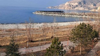 Van Gölünde su seviyesi düşmeye devam ediyor