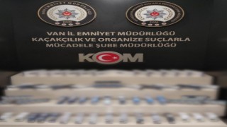 Vanda kaçak cep telefonu ve sigara ele geçirildi