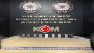 Vanda kaçak cep telefonu ve sigara ele geçirildi