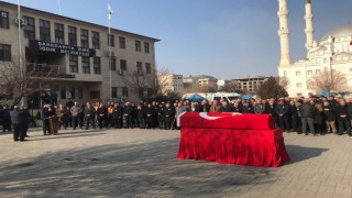 Vefat eden Iğdır eski belediye başkanı için belediye önünde tören düzenlendi