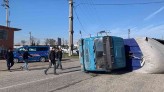 Virajı alamayan kamyon devrildi: 2 yaralı