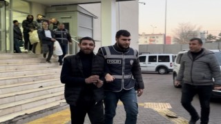 Yakalanan zanlılardan biri basın mensuplarına isim taktı, diğeri tükürdü